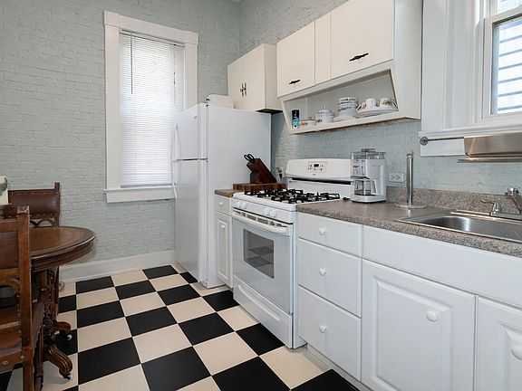 5th image of 1459 Saint James Ct APT 3