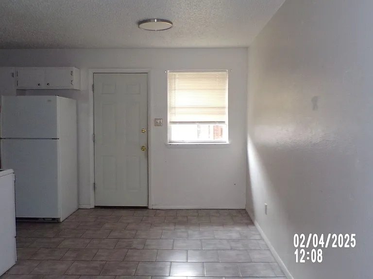 7916 NW Crossland Cir — Photo 4