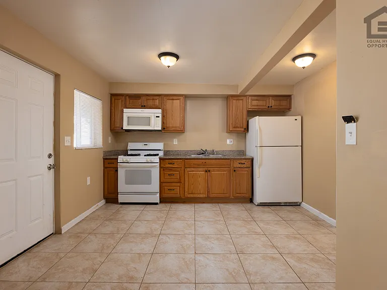 2501 W Belmont Ave — Photo 8