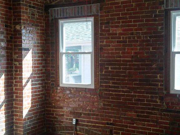 High ceilings with exposed brick. Ceiling fan, and hardwood