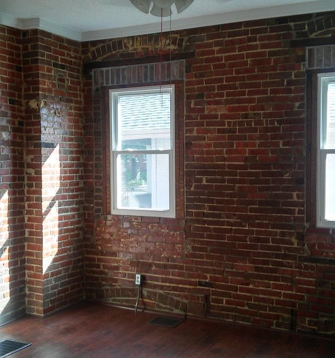 High ceilings with exposed brick. Ceiling fan, and hardwood