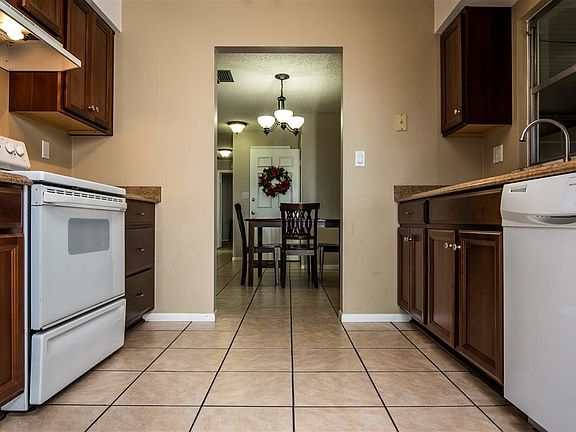 4th image of 872 Alhambra Ave