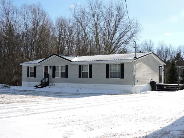 5 Whitten Road, Canaan, ME 04924