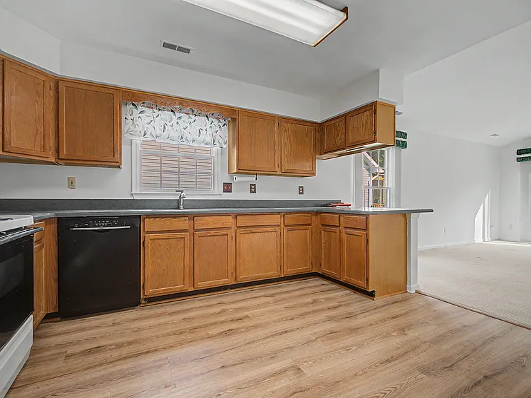 795 Eastern Point Rd — Photo 12
