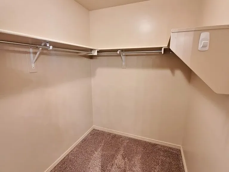 671 N Bluffview Cir — Photo 31