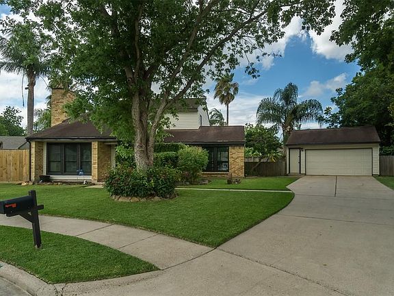 3rd image of 307 Lost Rock Dr
