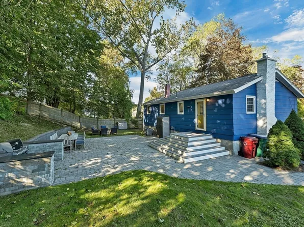 15 Sharyn Cir, Lowell, MA 01852