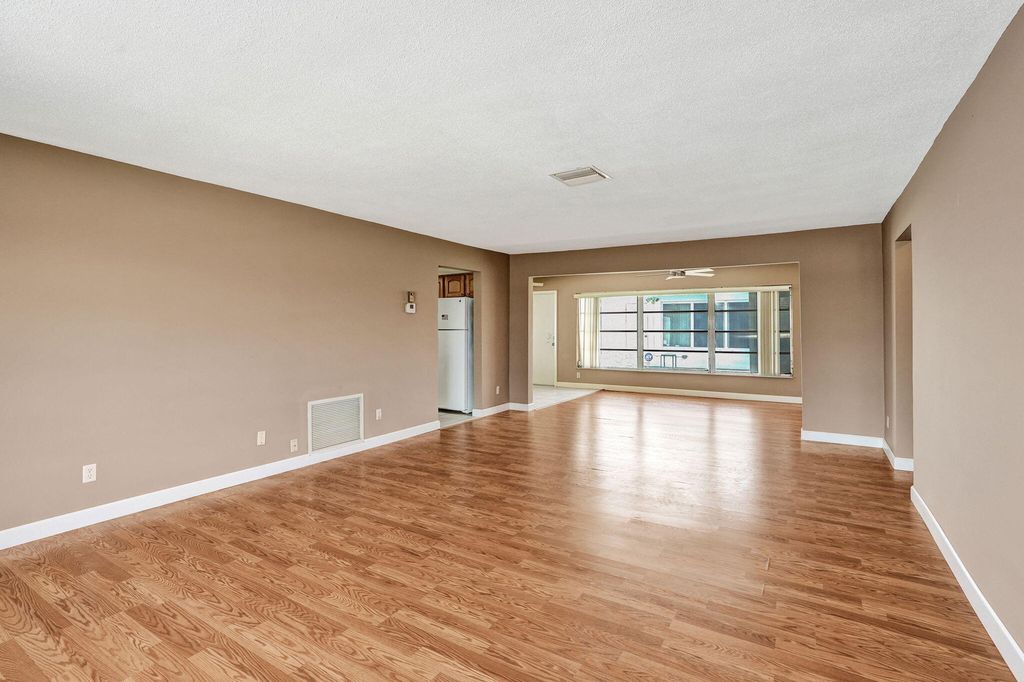 2700 NW 4TH Avenue, photo 7
