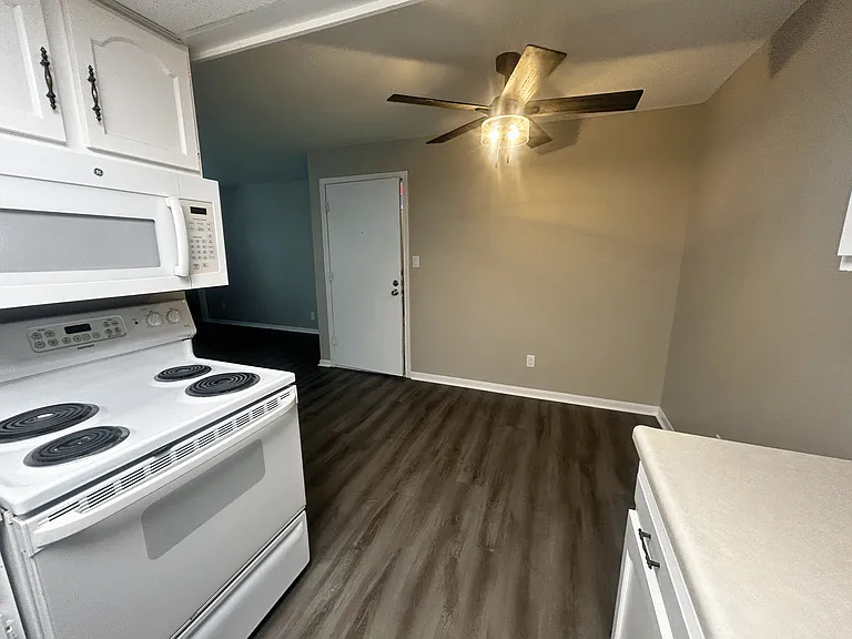 Willow Knolls Apartments — Photo 14