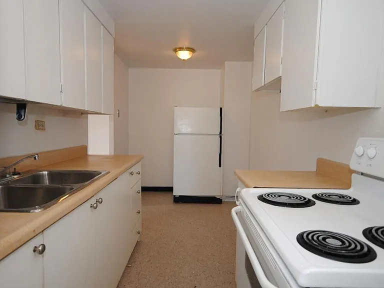 115 Main St E — Photo 6