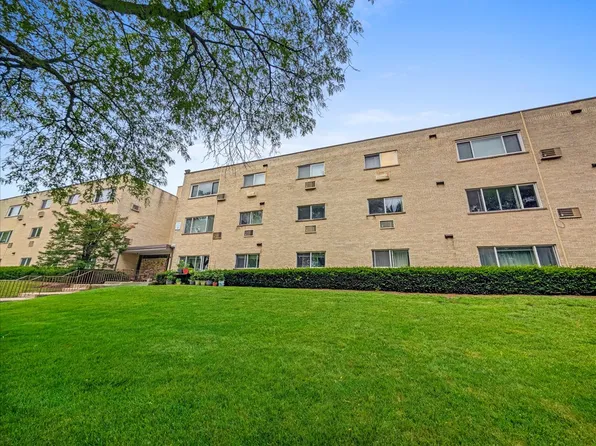 600 McKinley Ave #208, Mundelein, IL 60060