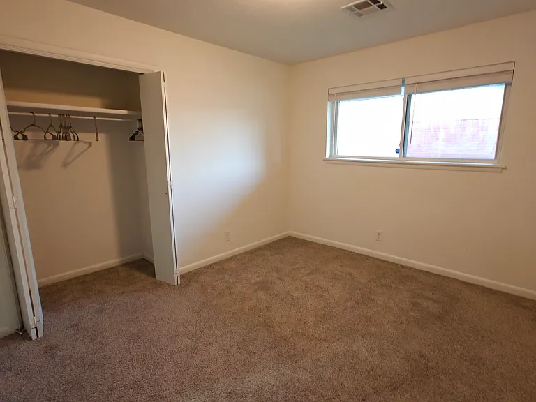 1037 Woods Ave — Photo 4
