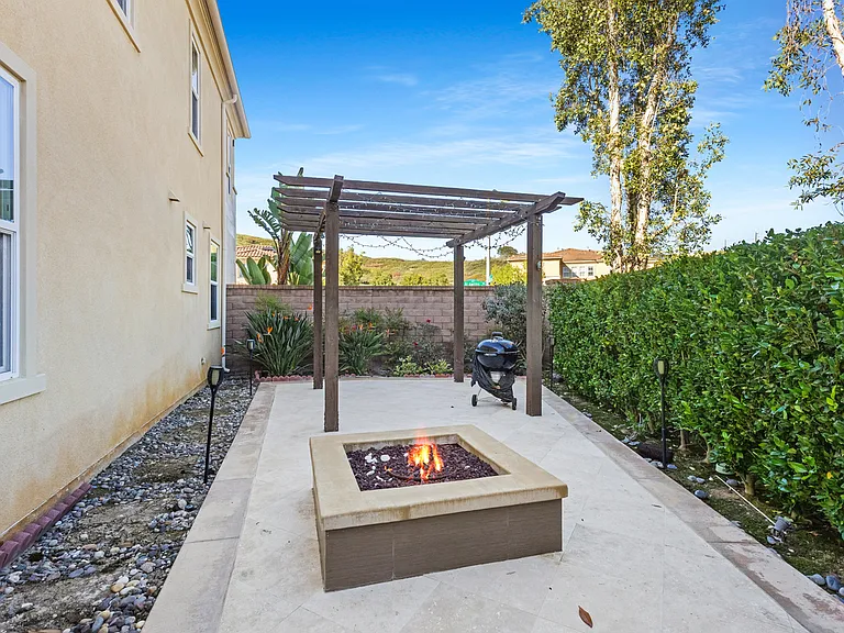 2854 Alamitos Rd — Photo 35