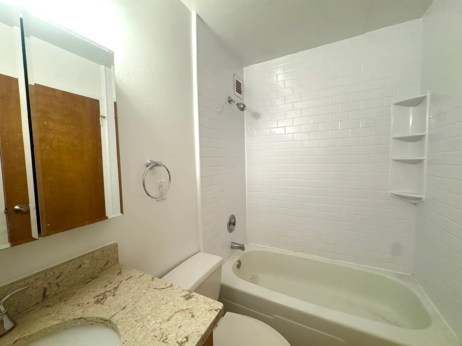 2 bed, 913 sqft, $3,900 — Photo 3