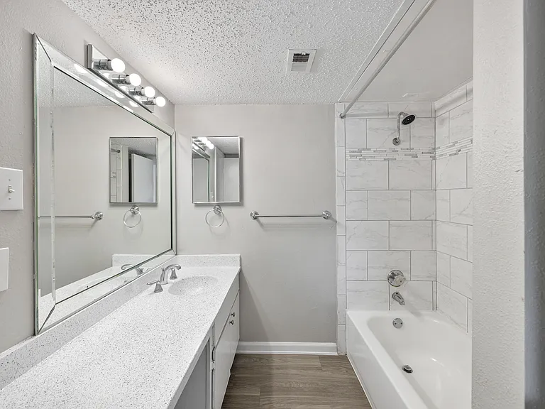 Fairway Greens Apartments — Photo 11