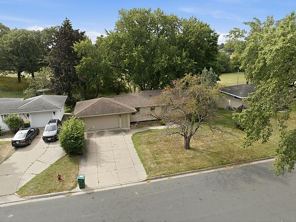 2nd image of 2117 W 83rd St