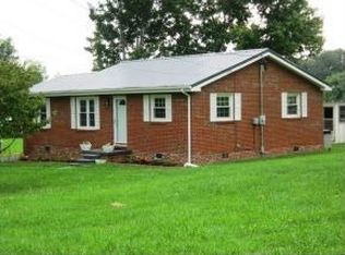 110 Fox Rd, Johnson City, TN 37601