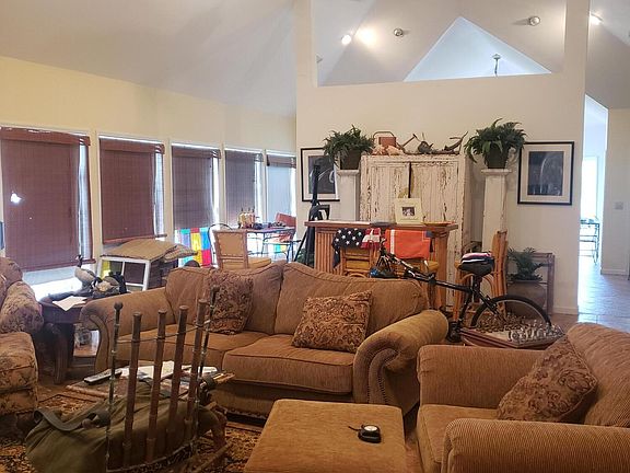 4th image of 90 Cliff Dr