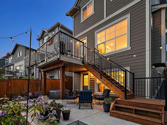 3rd image of 220 Caspian Dr