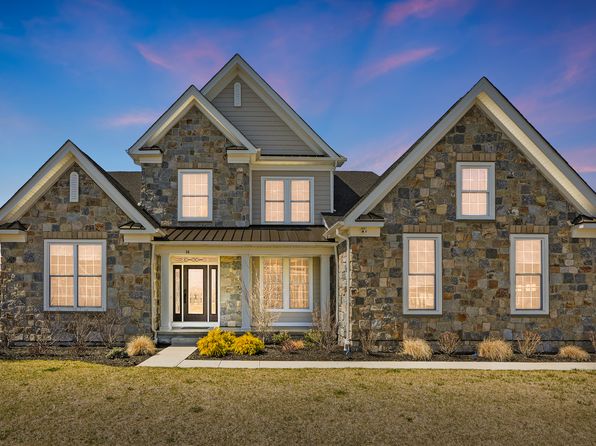 14 Woodmere Rd, Upper Saddle River, NJ 07458