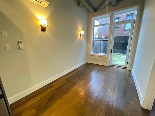 Rented by Tapiro Realty | media 20