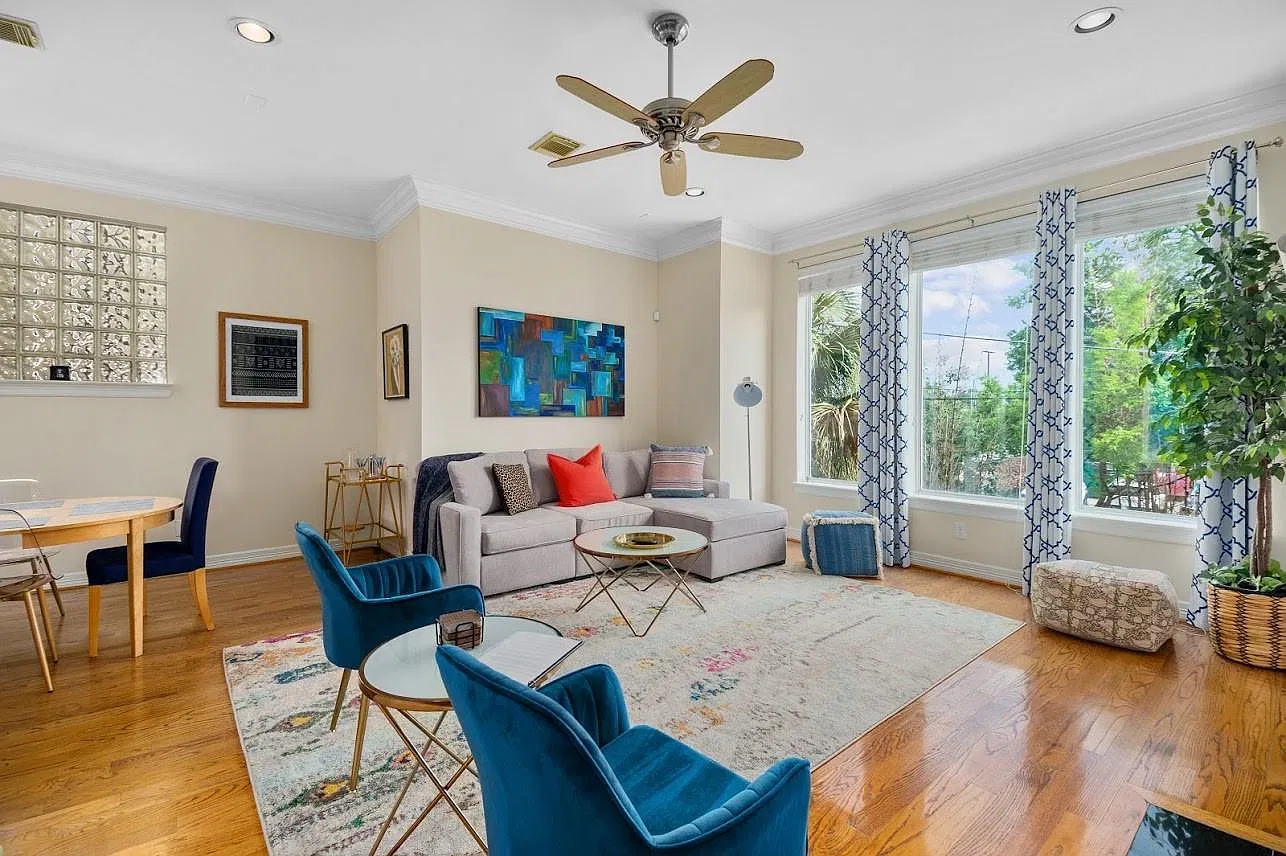 3 bed, 3.5 bath, 1984 sqft, $3,490 — Photo 3