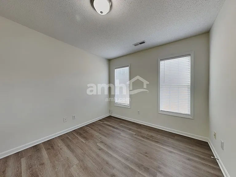 5640 Regent Village Dr — Photo 16