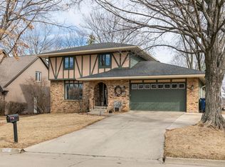 4205 98th St, Urbandale, IA 50322