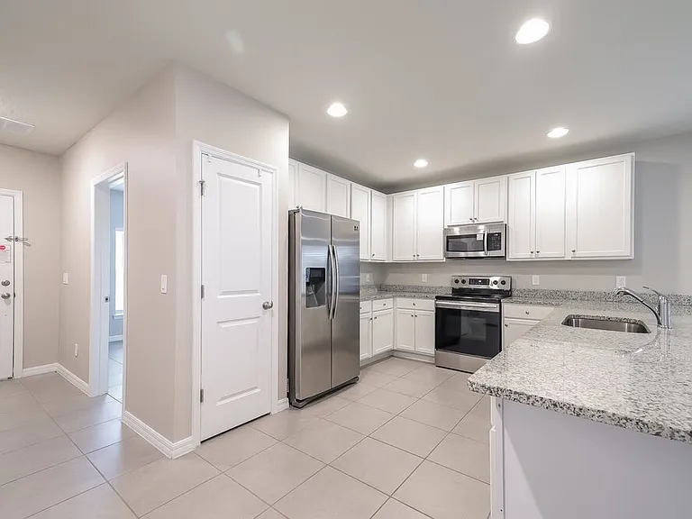 1201 Croydon Cir — Photo 7