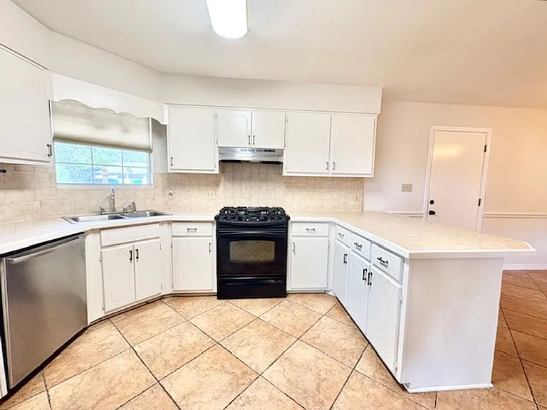 101 Meadow Woods Ln — Photo 11