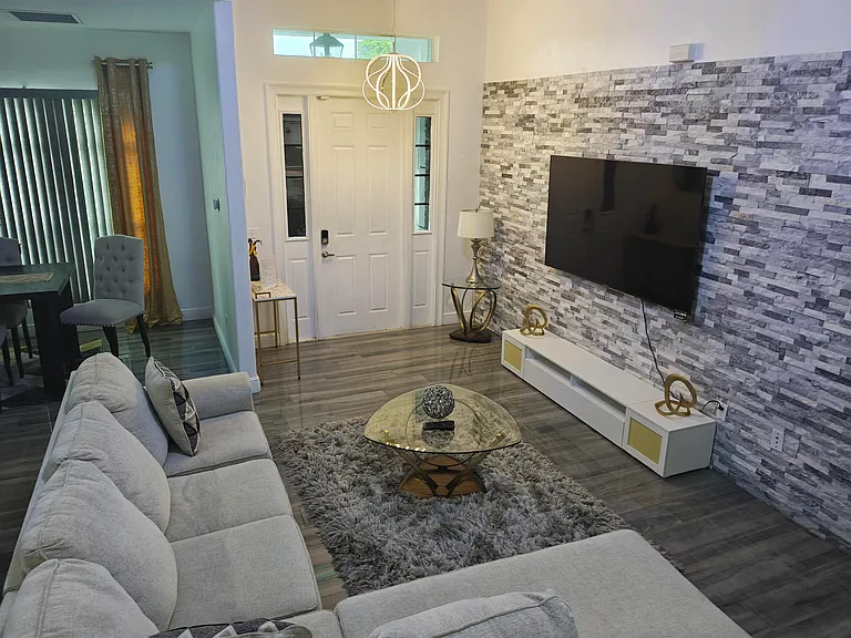 376 SW Tulip Blvd — Photo 24