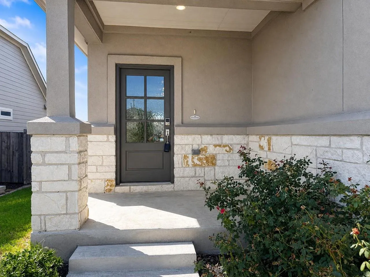 3 bed, 2.0 bath, 1514 sqft, $2,300 — Photo 2