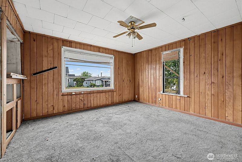 3rd image of 842 NW New York Avenue