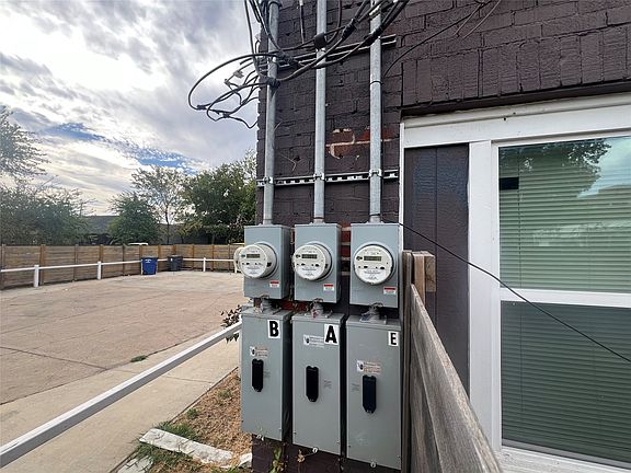 5th image of 4818 Virginia Ave