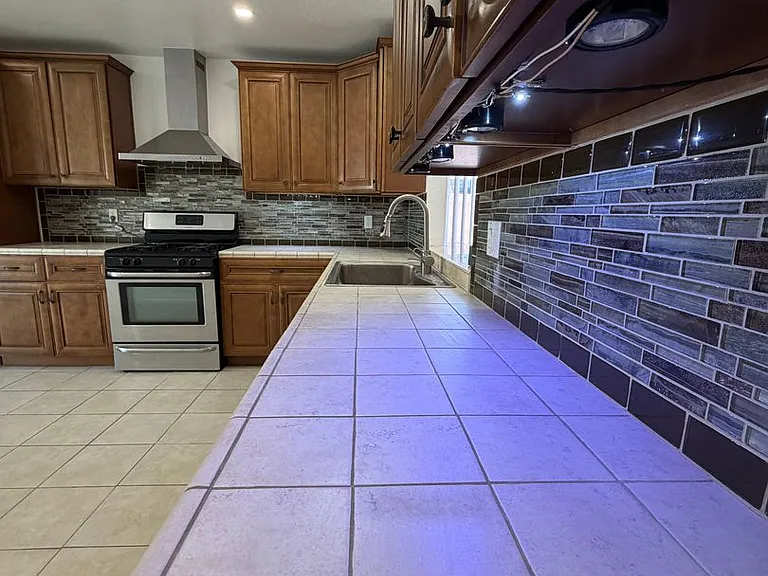 453 Ivy St — Photo 51