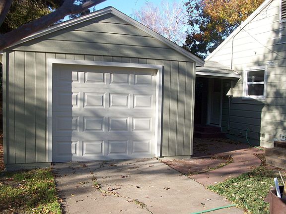 Detached Garage