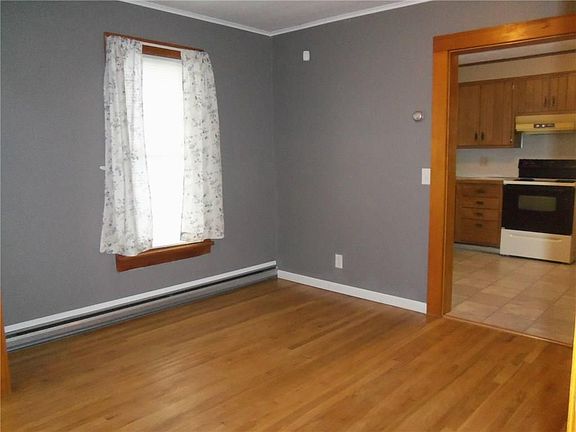 4th image of 230 Lincoln Ave