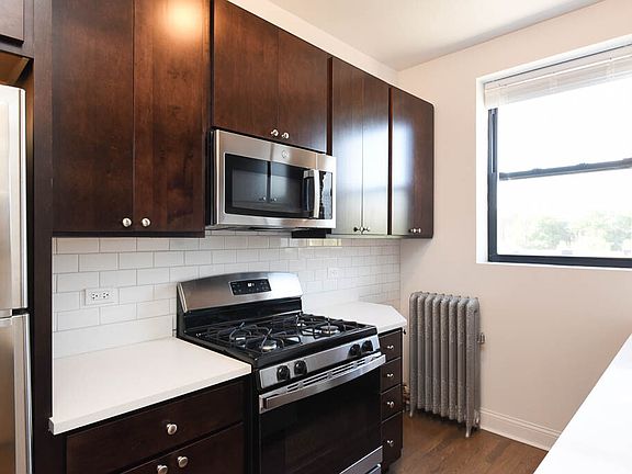 3rd image of 2418 N Sawyer Ave #W4