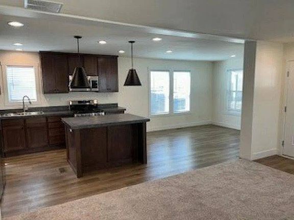4th image of 93 Lilac Ln