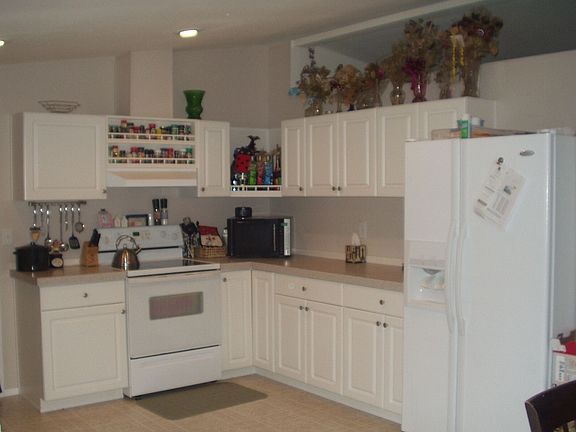 Kitchen right side
