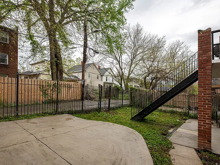 351 Parkland Pl SE — Photo 17