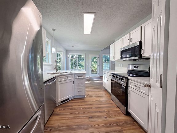 2nd image of 104 Kings Ct
