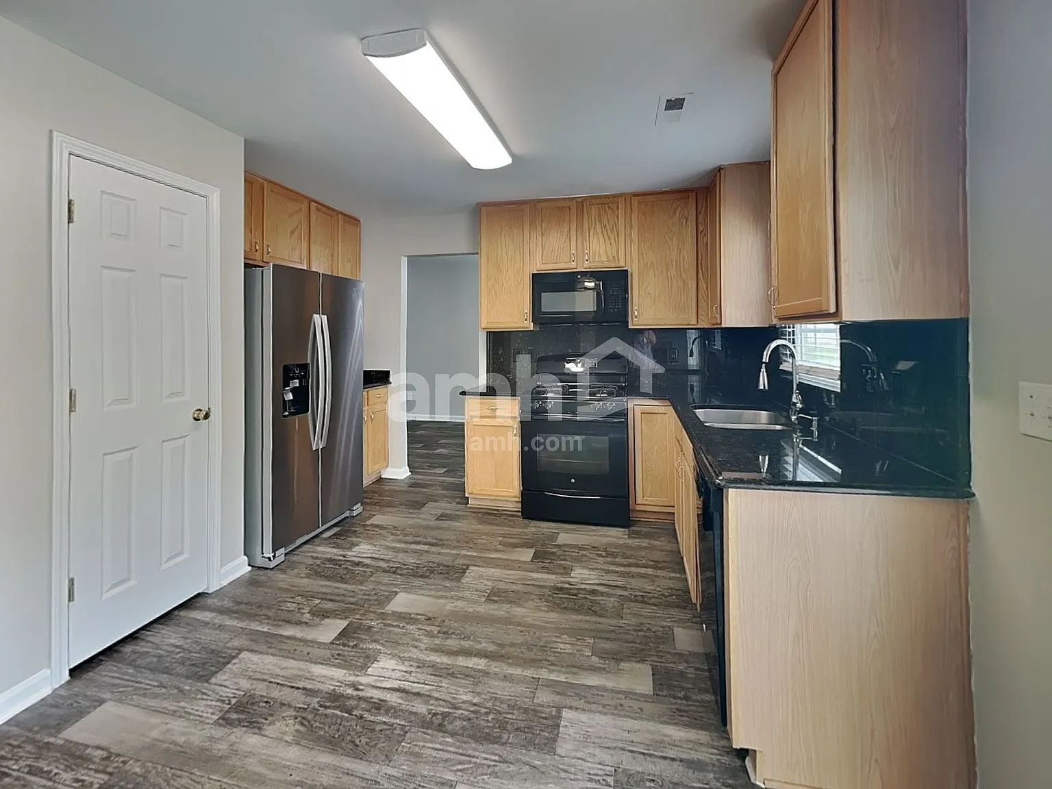 4 bed, 2.5 bath, 2068 sqft, $2,335 — Photo 3