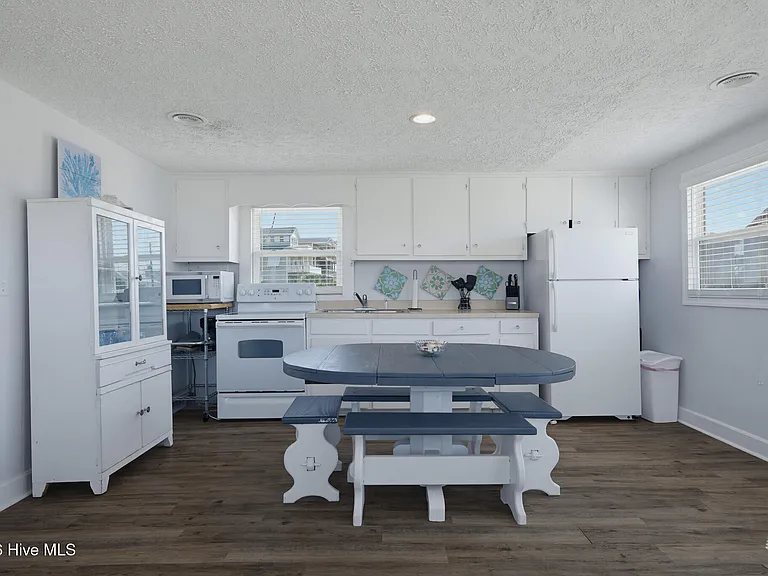 2999 Island Dr — Photo 18