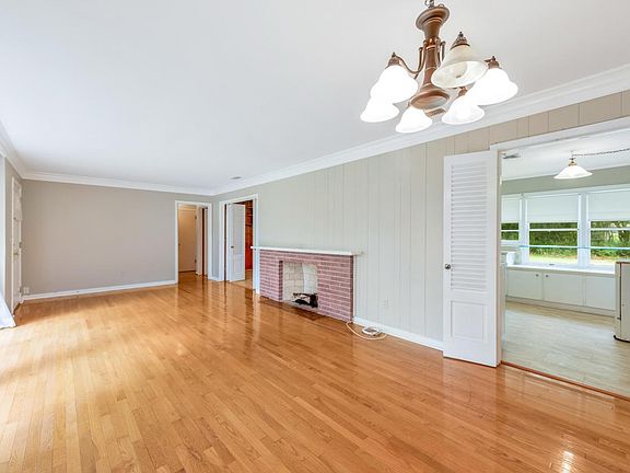 5th image of 313 Lasserre Dr