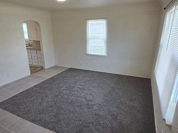 2nd image of 2518 Applegate Ave