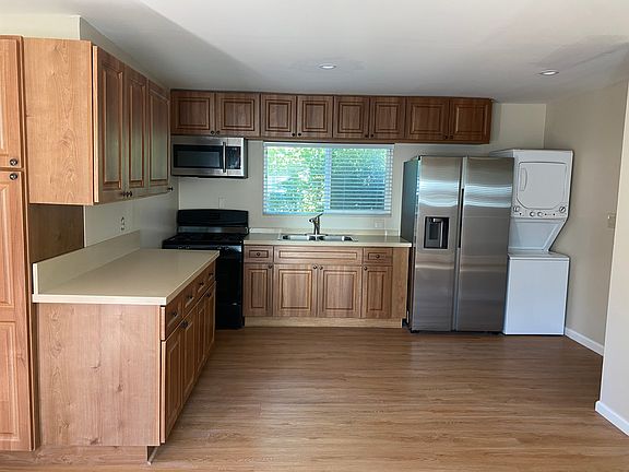 Abundance of cabinets / new refrigerator with ice maker / new stack washer dryer