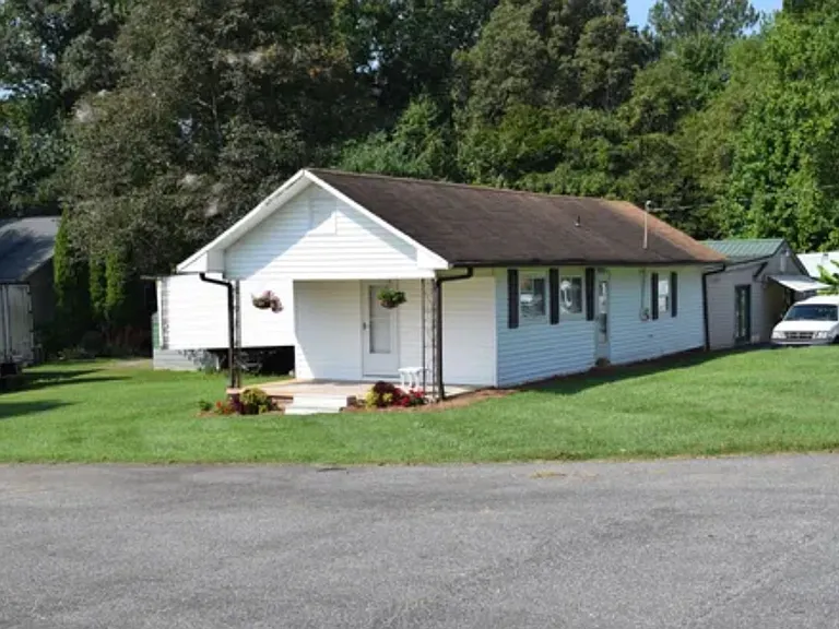 1315 S State Highway 16 Business Hwy — Photo 2