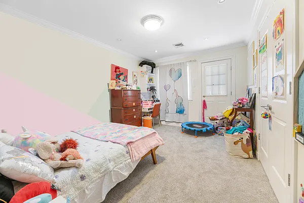 Sold by Douglas Elliman | media 18