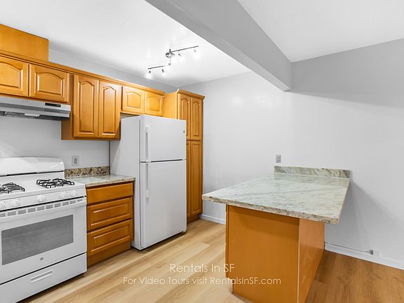 4th image of 726 Oak St APT 102